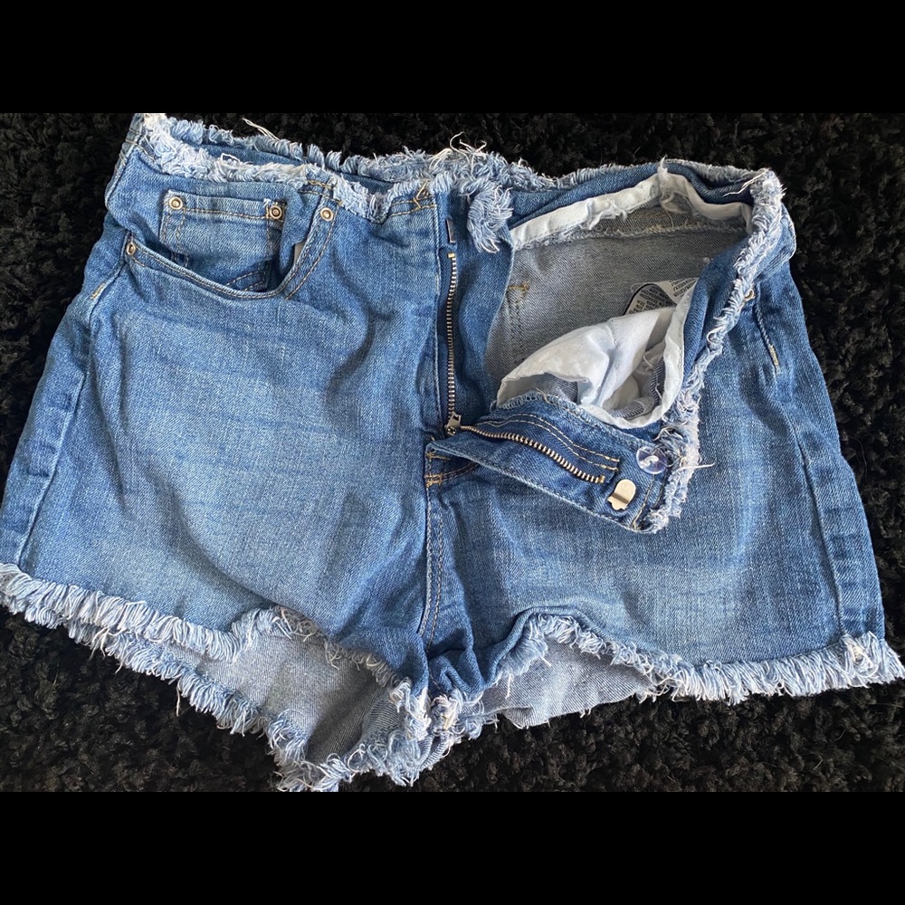 FASHION NOVA SHORTS SIZE 6